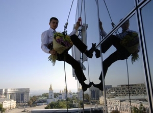 Доставка цветов в окно