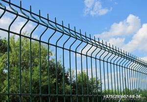 Забор оцинкованный секционный в комплекте с столбами.